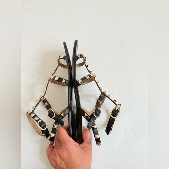 Valentino Garavani Black leather Gladiator caged Rockstud flat sandals EU 38 - Picture 6 of 13